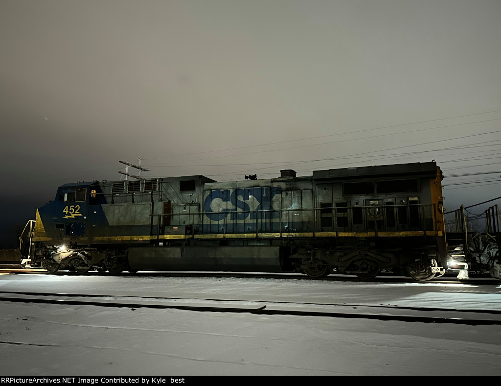 CSX 452 on M218